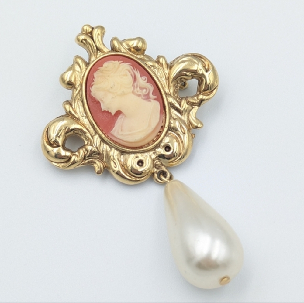 Vintage faux cameo gold tone brooch pin with large dangle faux pearl charm